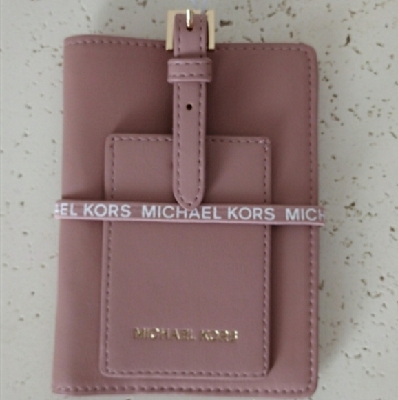 Michael Kors Luggage Tag And Passport Holder - Picture 8 of 14